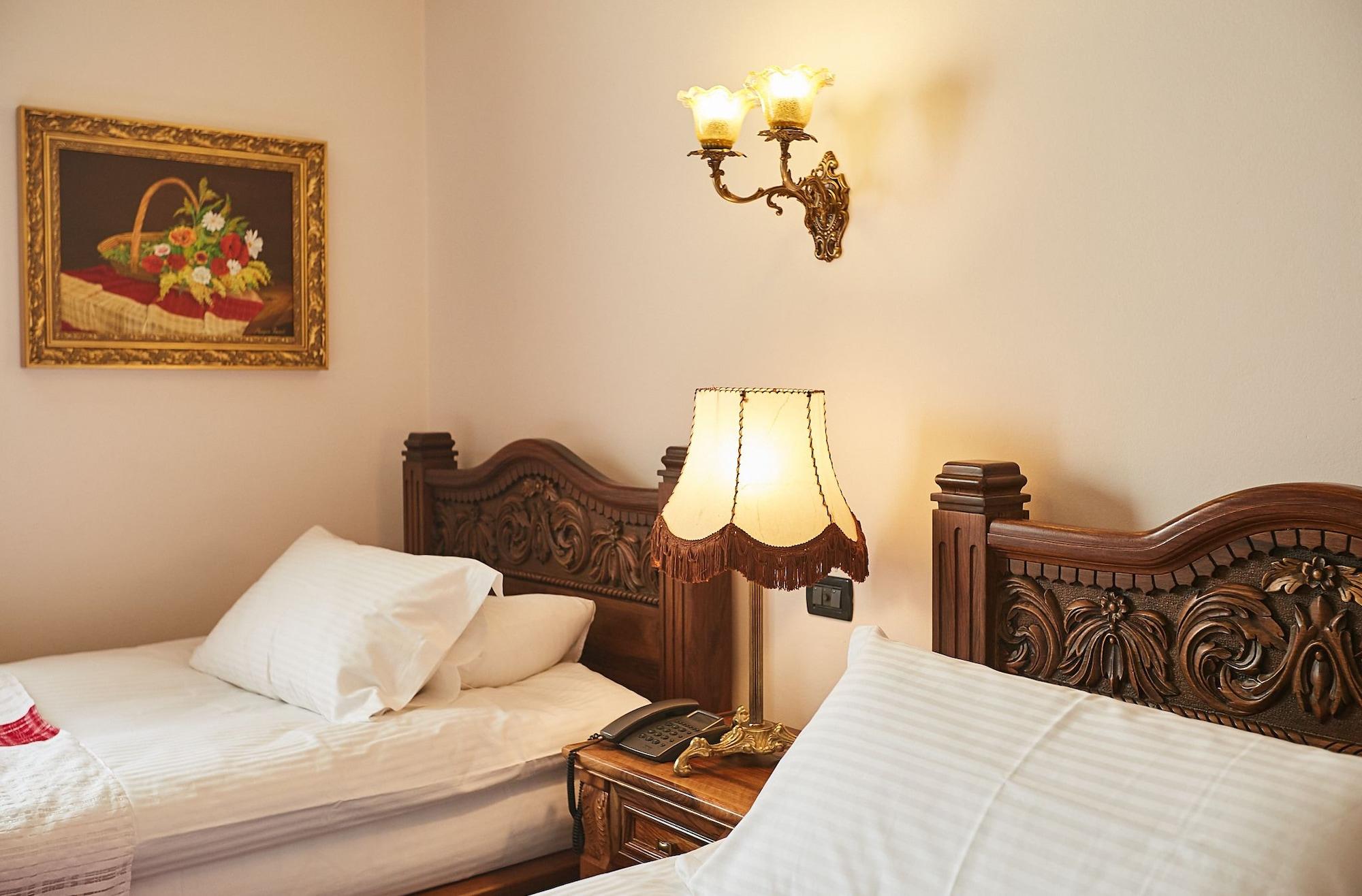 Brilant Antik Hotel Tiranë Ngoại thất bức ảnh