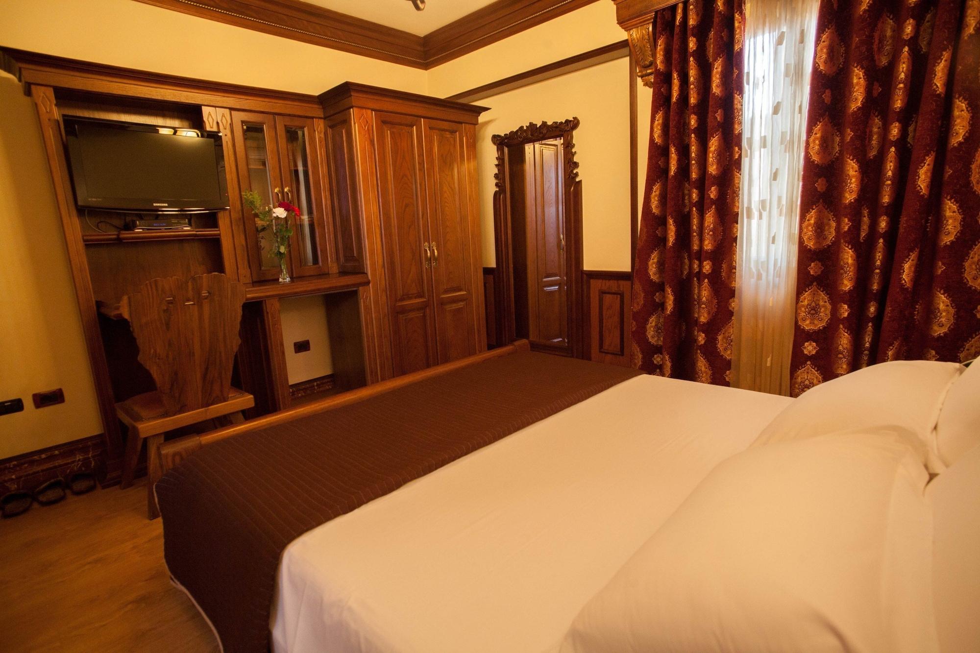 Brilant Antik Hotel Tiranë Ngoại thất bức ảnh