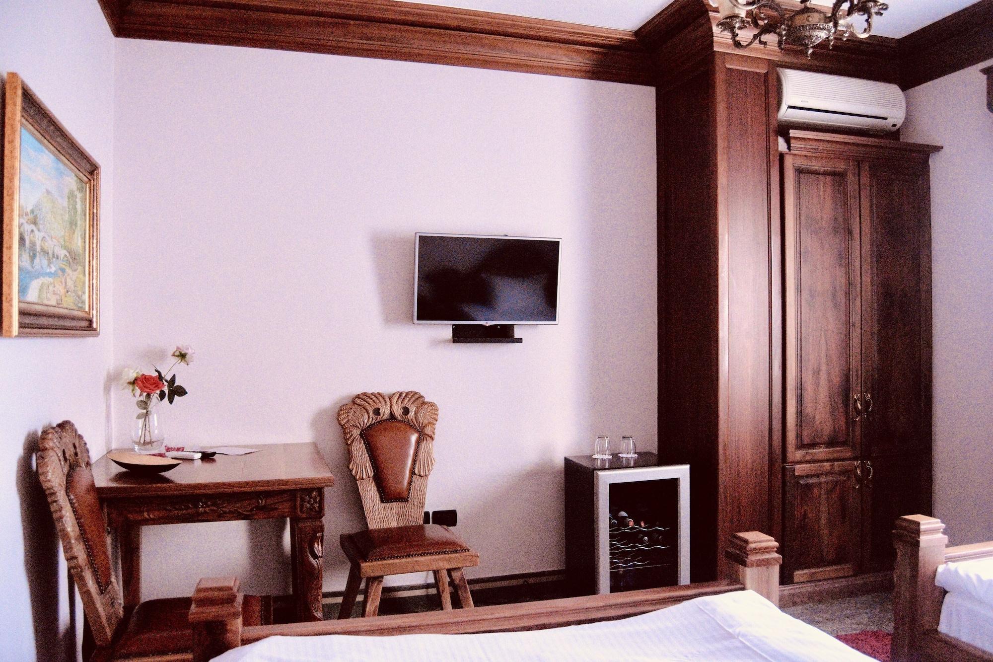 Brilant Antik Hotel Tiranë Ngoại thất bức ảnh