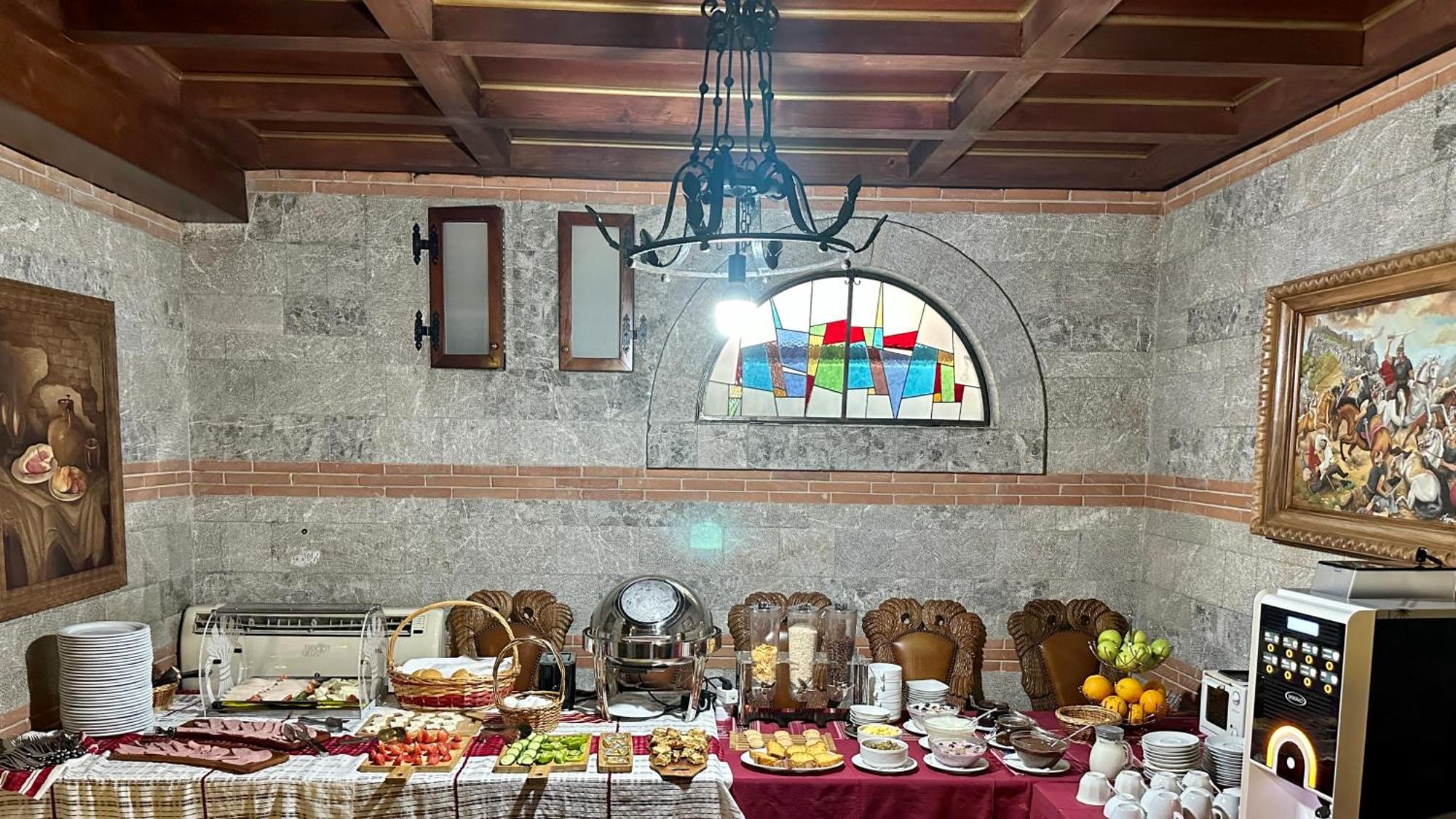 Brilant Antik Hotel Tiranë Ngoại thất bức ảnh